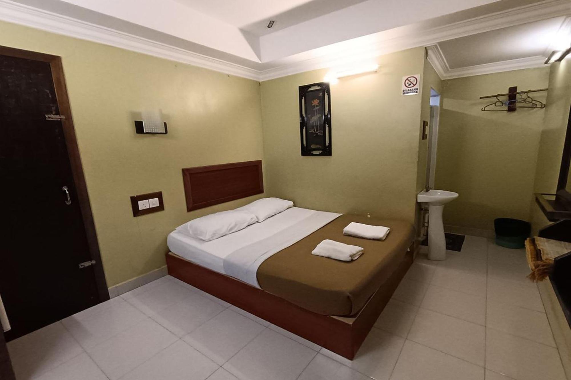 Fins Hotel, 2*