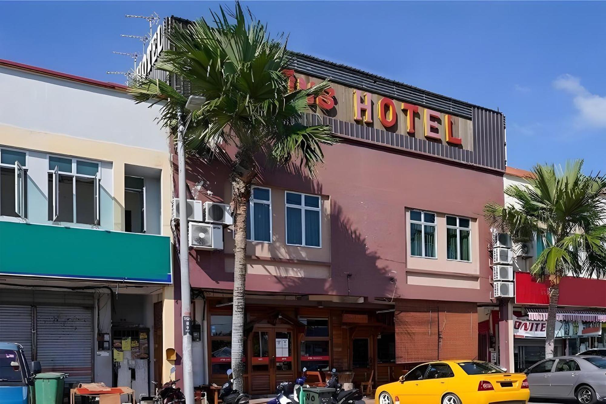 Fins Hotel, Hotel