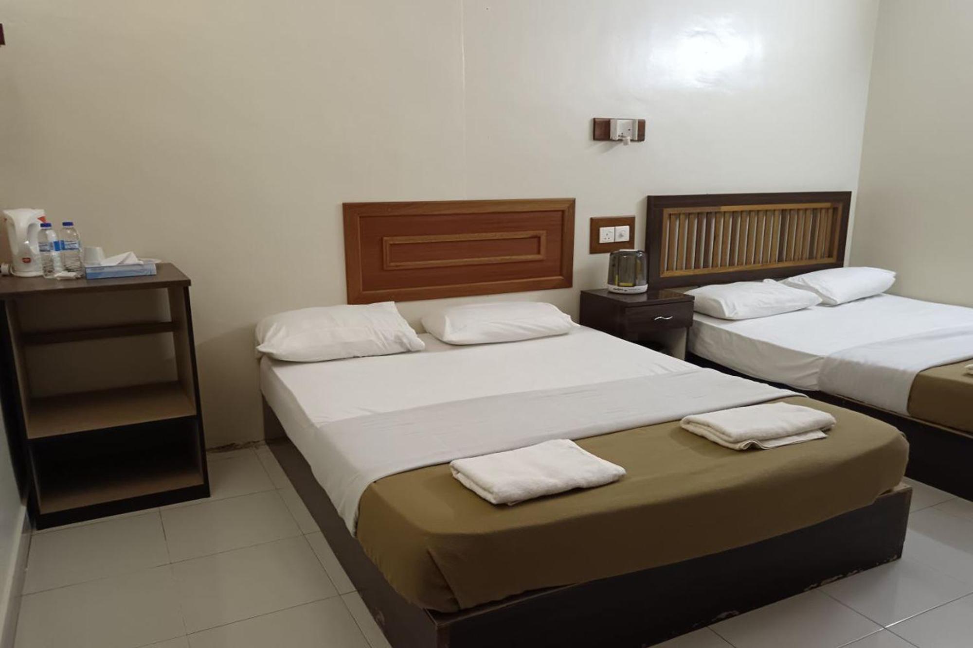Fins Hotel, Hotel